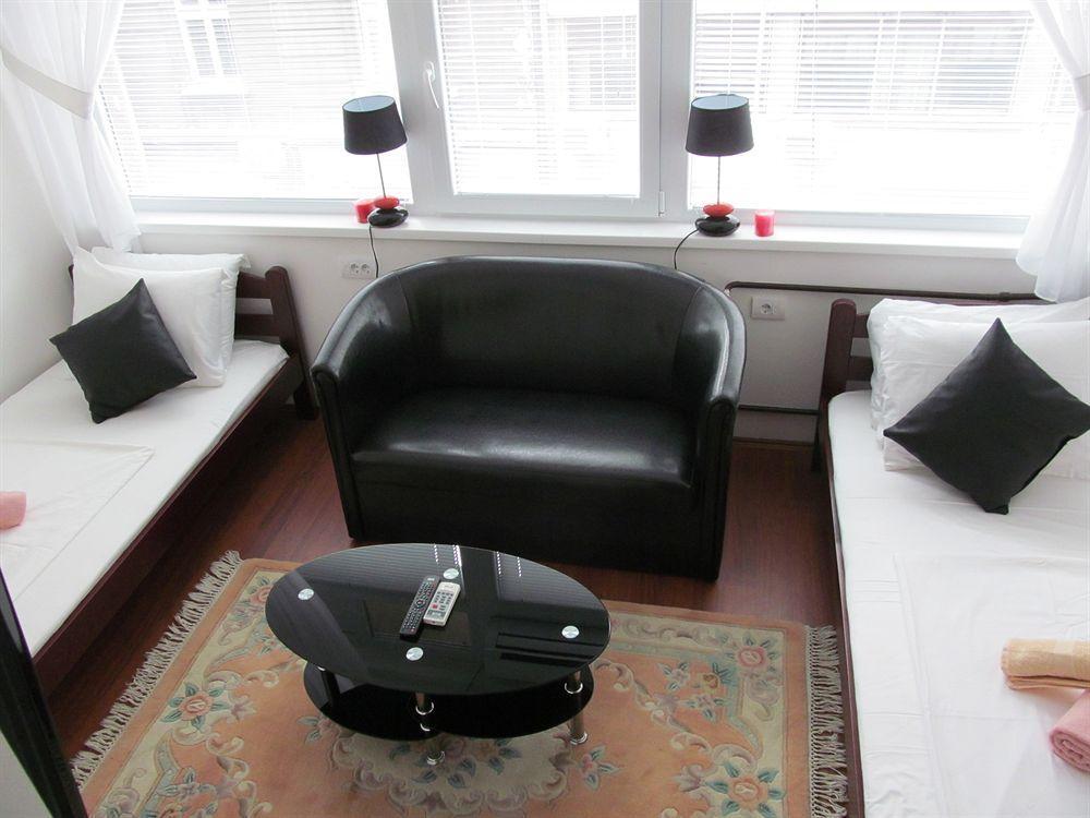 Downtown Apart Hotel Bane Belgrado Buitenkant foto