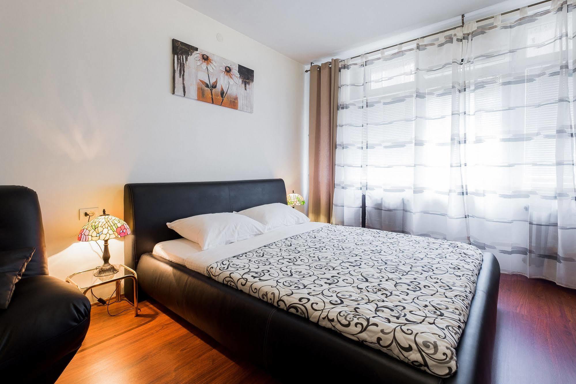 Downtown Apart Hotel Bane Belgrado Buitenkant foto